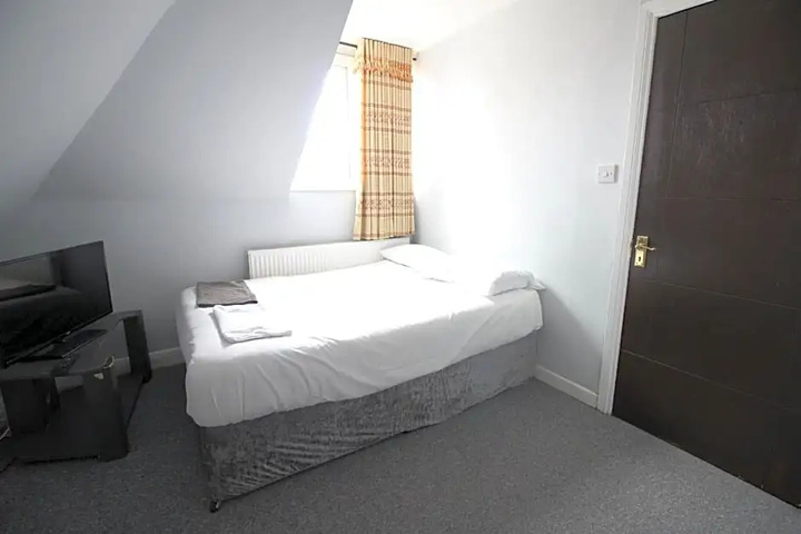 Room 2 of 12