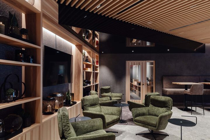 Lounge 62 of 72