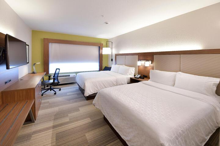 2 Queen Beds (2 of 7)