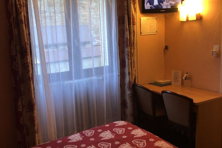 Room 3 of 28