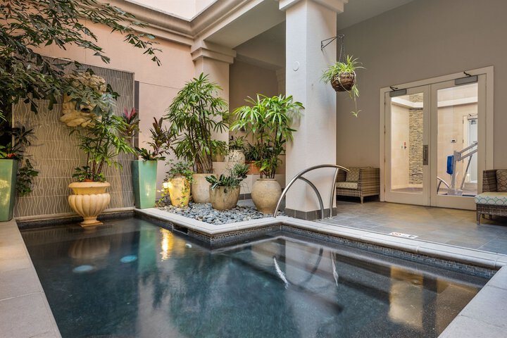 Hotel Pool