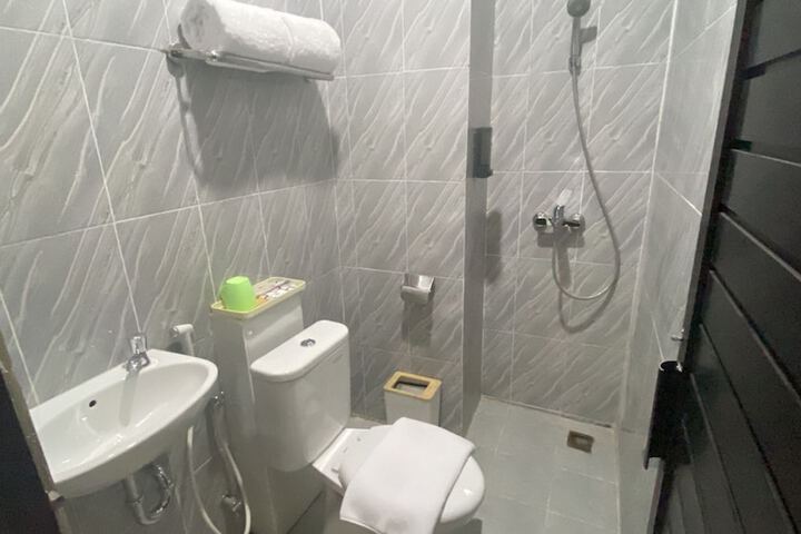 Room 12 of 18
