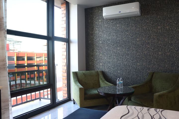 Room 15 of 37