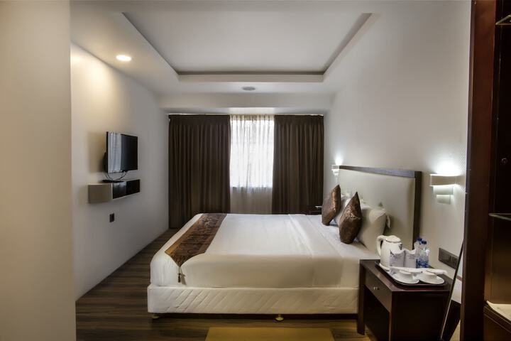 Room 10 of 82