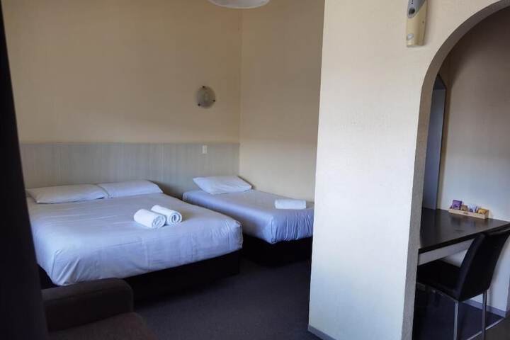 Room 2 of 84