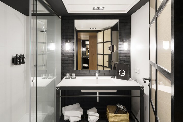 Room 21 of 34
