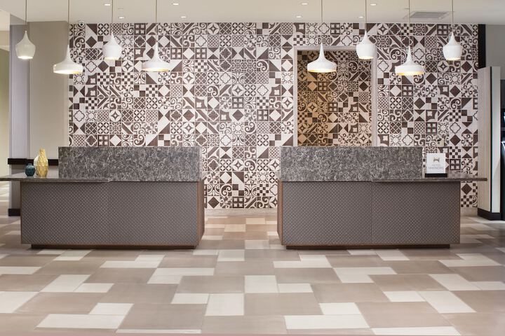 Check-in/check-out kiosk