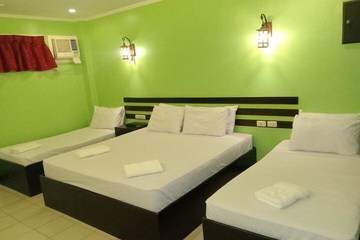 Room 4 of 8