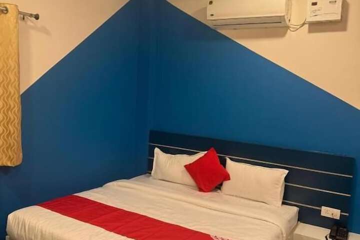 Room 4 of 13