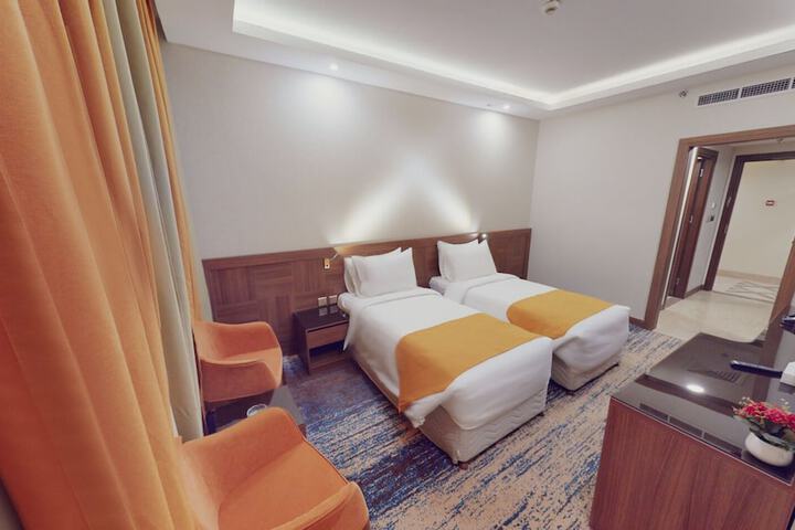 Room 8 of 25