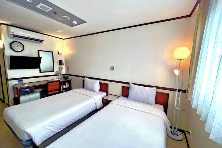 Room 11 of 49