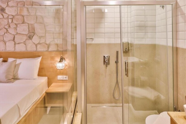 Room 43 of 70