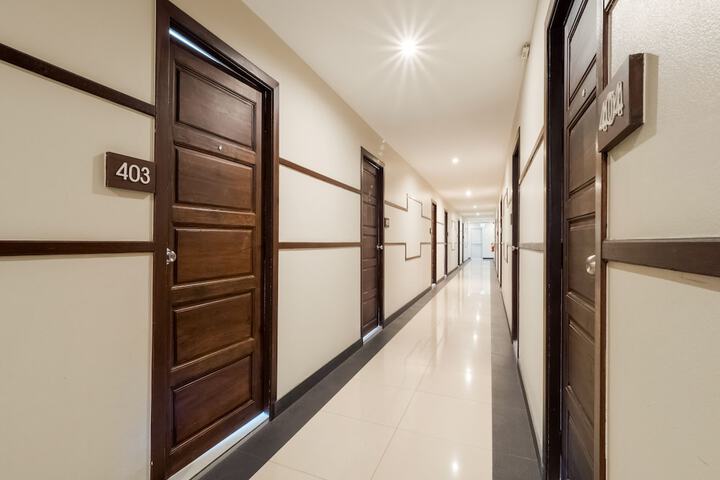 Ballroom/Hall 21 of 25
