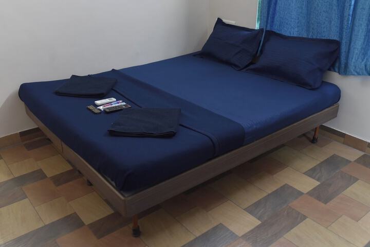 Room 8 of 18
