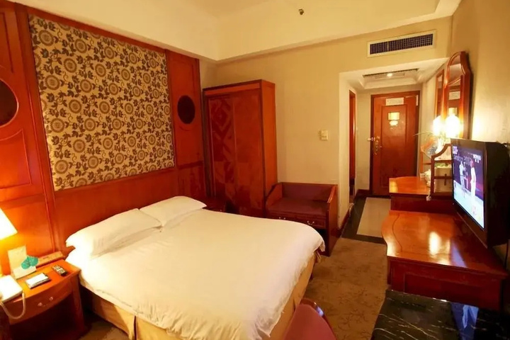 Room 2 of 8