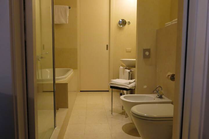 Room 32 of 75
