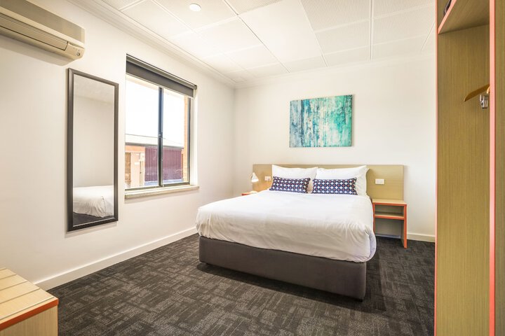 Room 6 of 35