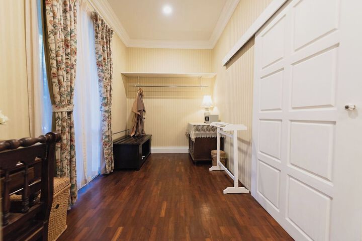 Room 49 of 177