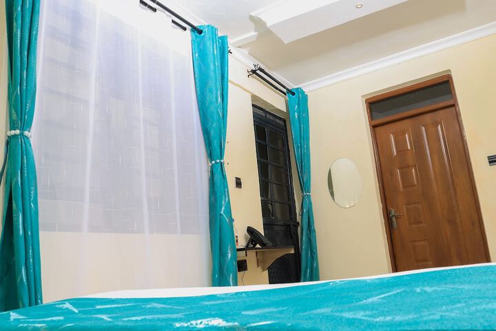 Room 7 of 28