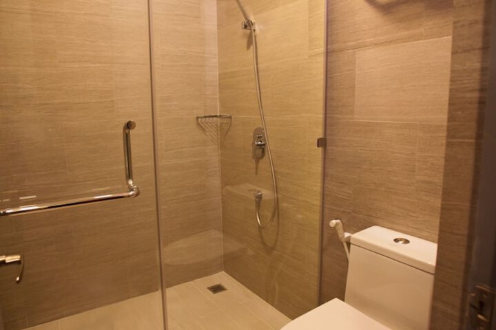 Room 5 of 11