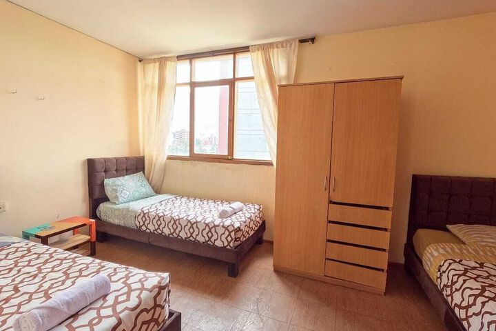 Room 10 of 33