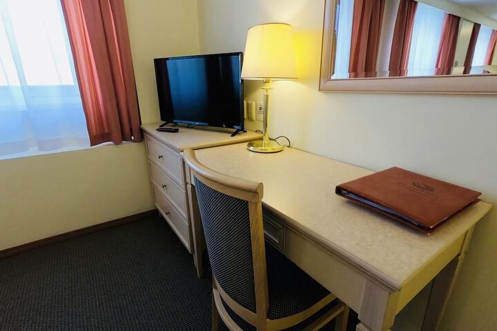 Room 3 of 34