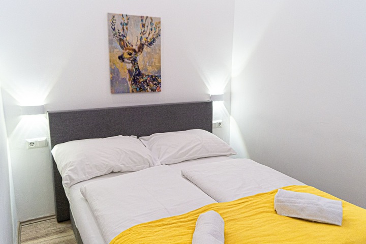 Room 44 of 118