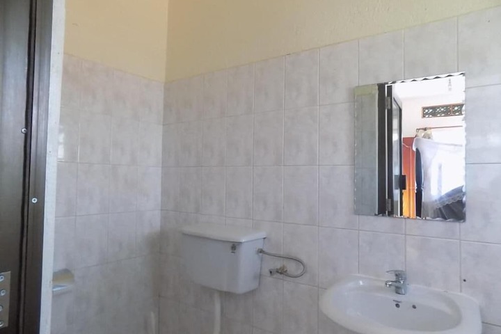 Room 9 of 11