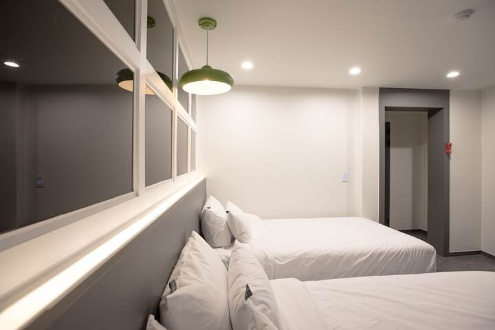Room 18 of 40