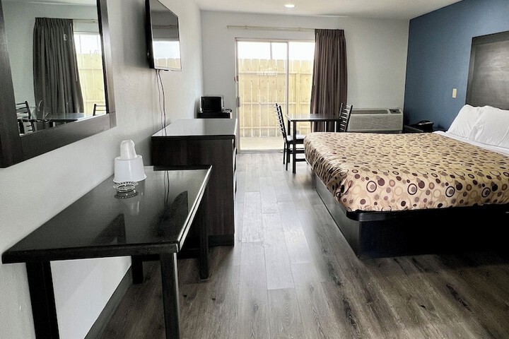 Room 5 of 16