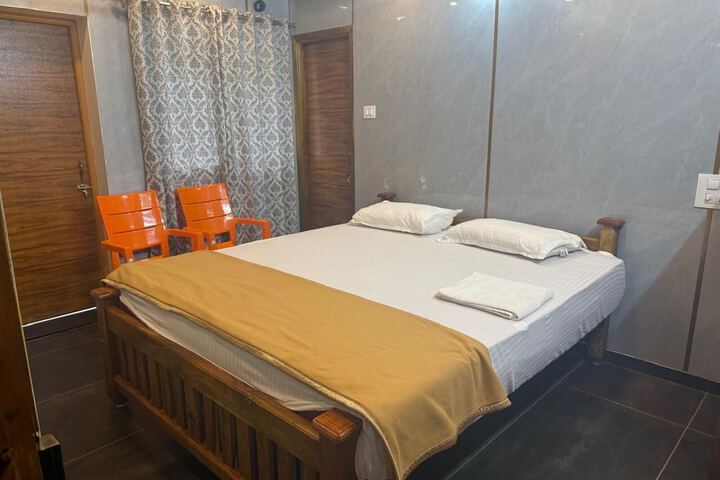 Room 6 of 11