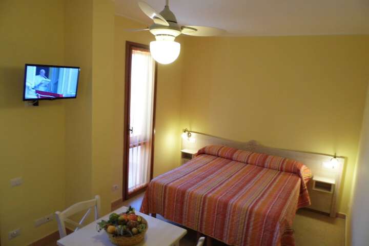 Room 16 of 160