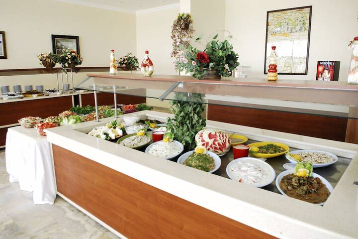 Dining 34 of 46