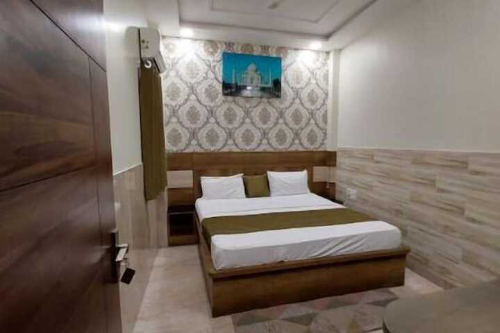 Room 32 of 107