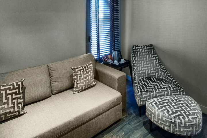 Room 5 of 65