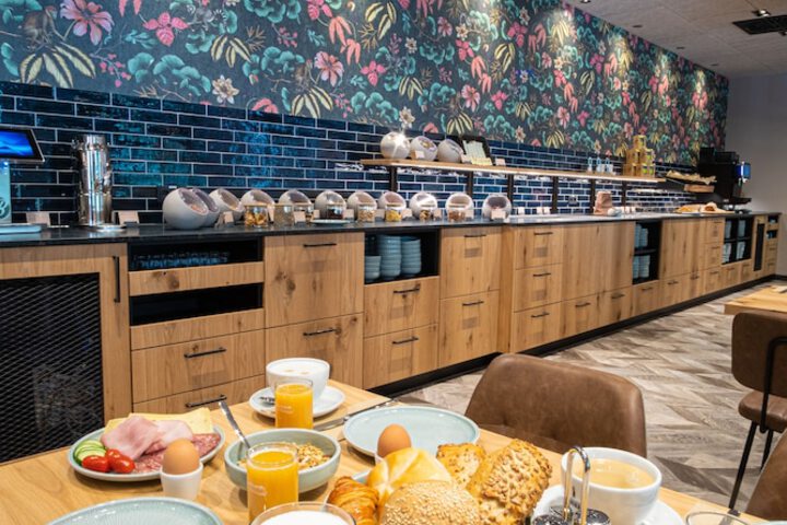 Breakfast/Coffee Service 23 of 28