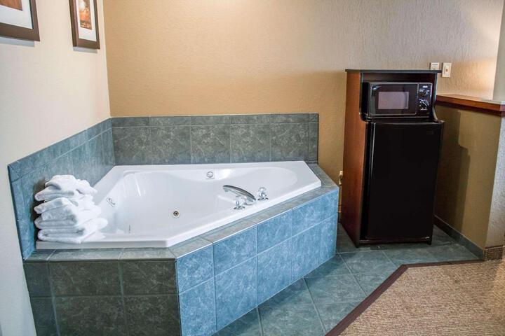 1 King Bed Accessible (9 of 26)