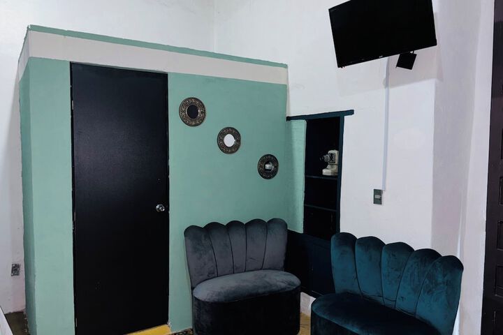 Room 2 of 10
