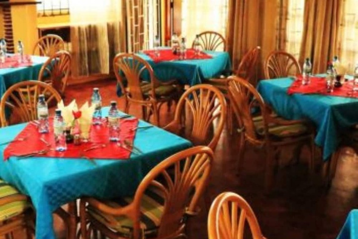 Dining 8 of 17