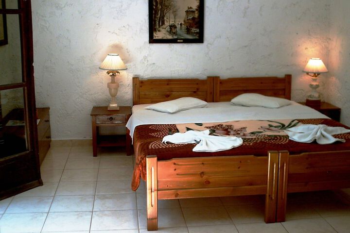 Room 4 of 79