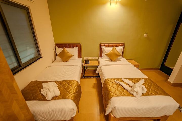 Room 13 of 25