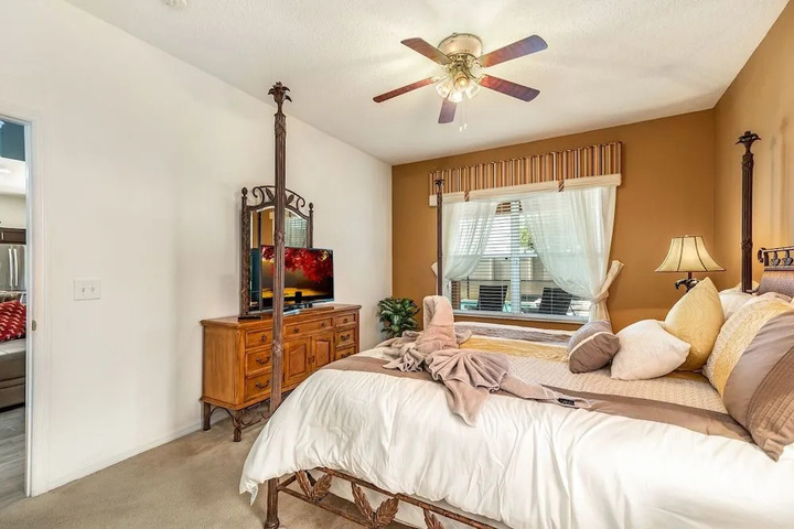 Room 5 of 20