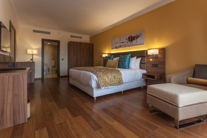 Room 27 of 183
