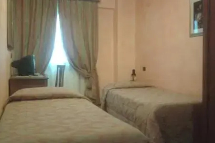 Room 4 of 17