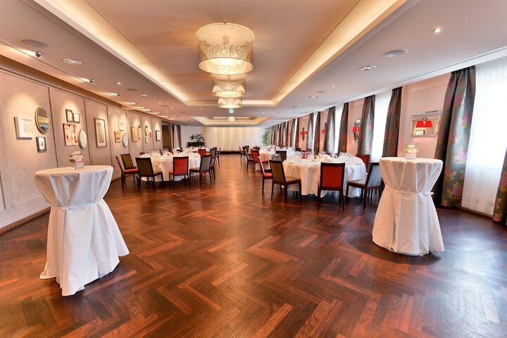 Ballroom/Hall 99 of 105