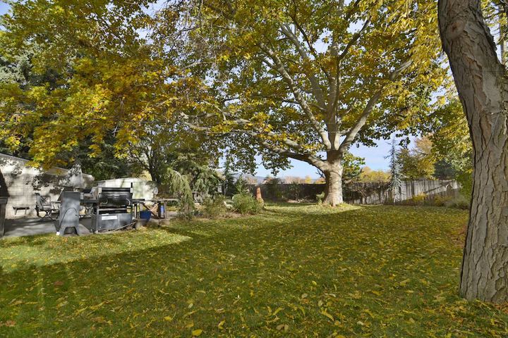 Property Grounds 19 of 28