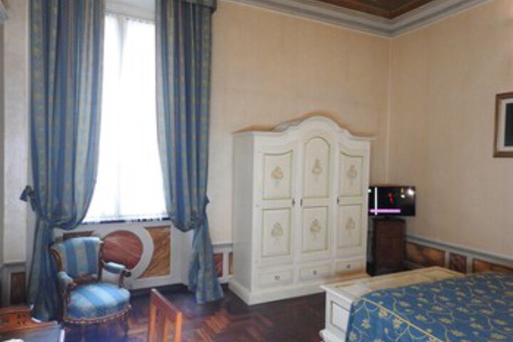 Room 25 of 34