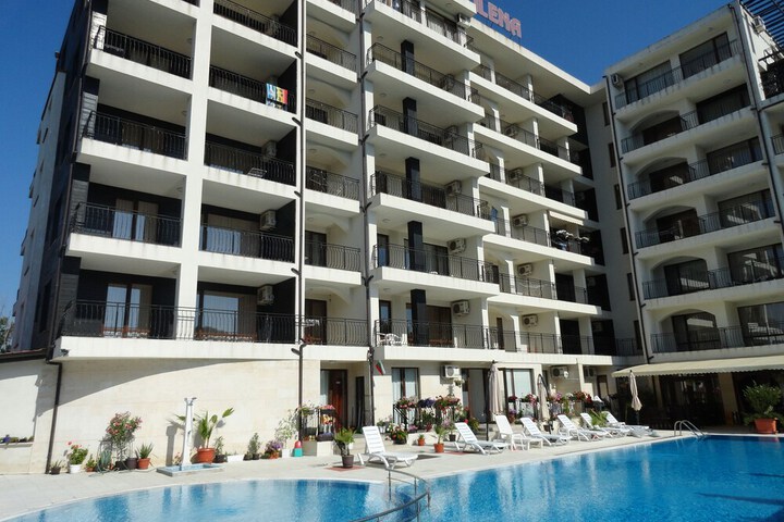 Hotel Pool