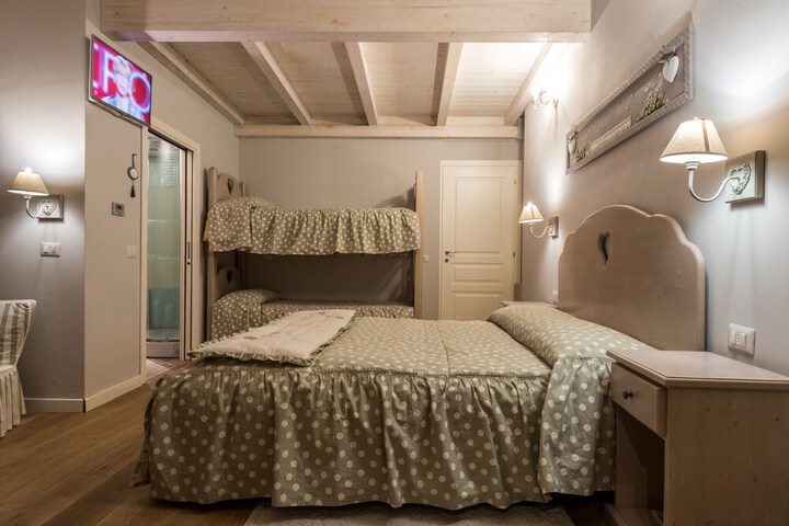 Room 43 of 153