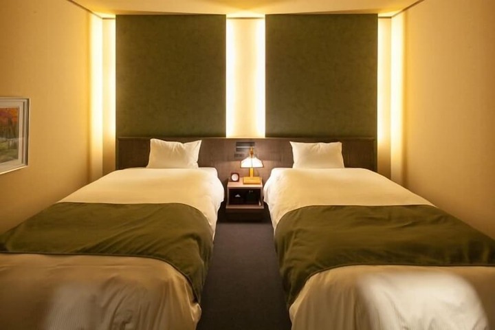 Room 8 of 75